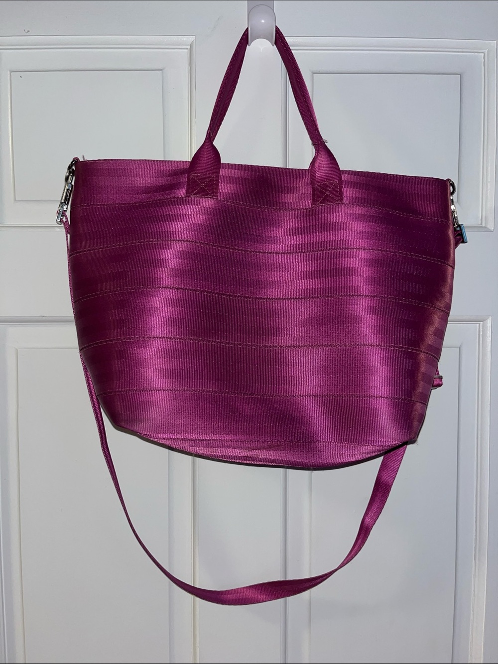 Harvey’s Streamline Seatbelt Tote Bag